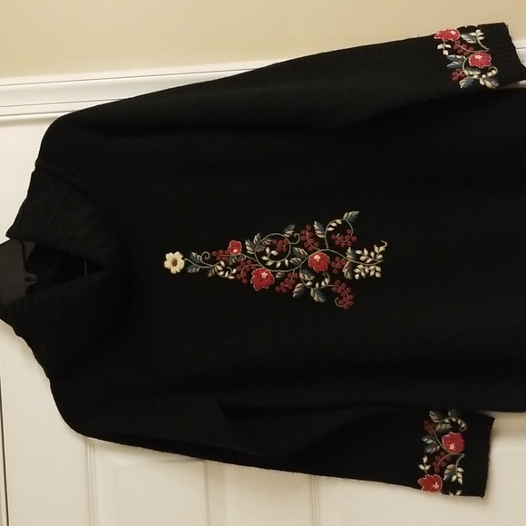 Women's Festive Holiday Sweater - Picture 5 of 8